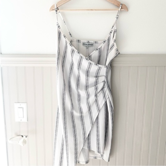 Almost Famous Dresses & Skirts - Almost Famous Women’s Size Large Gray and White Asymmetrical  Dress
